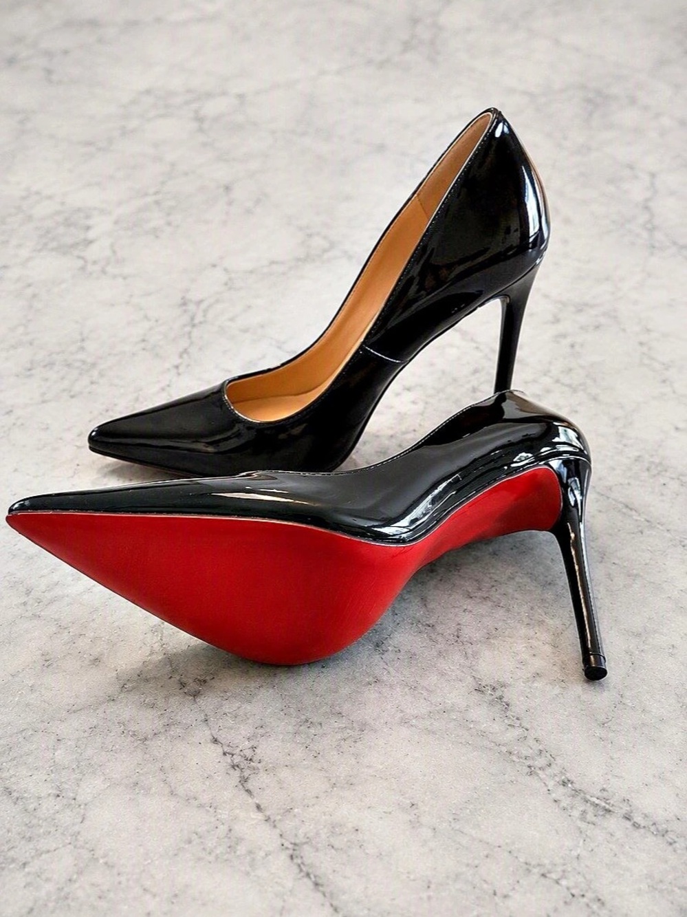 Pointed Toe Pumps in Patent Leather Black and Red - size 6